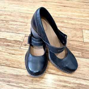 Clark’s Black Comfort Heel